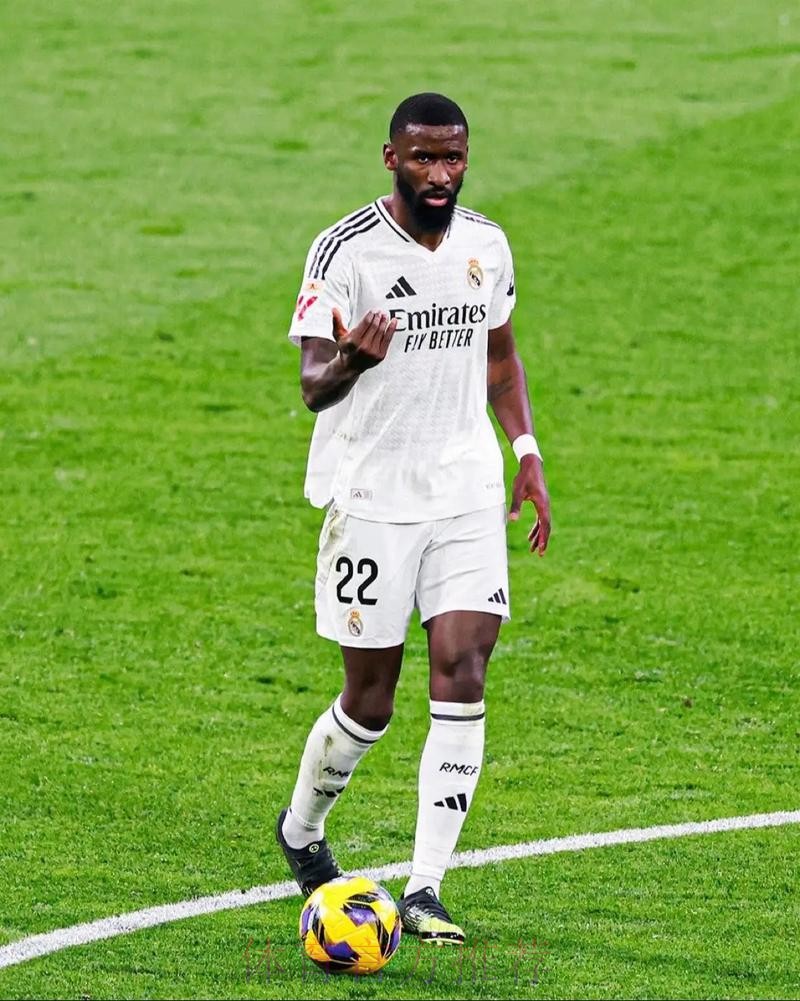 阿斯:吕迪格加盟阿拉巴将踢左后卫 门迪成轮换球员 阿斯:吕迪格加盟阿拉巴将踢左后卫 门迪成轮换球员